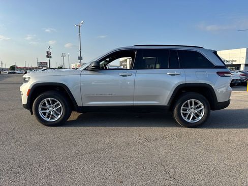 Used 2024 Jeep Grand Cherokee Laredo X w/ Trailer Tow Package AWD/4WD image 3