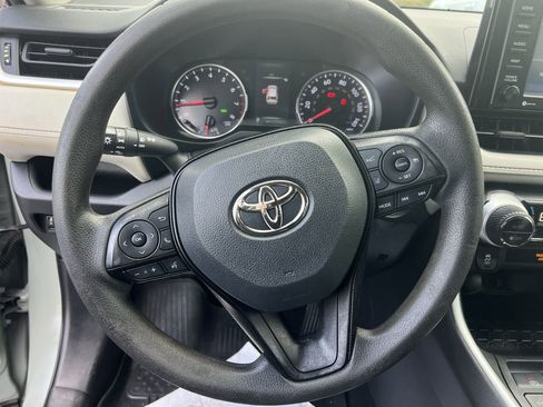 Used 2021 Toyota RAV4 XLE w/ Convenience Package image 18