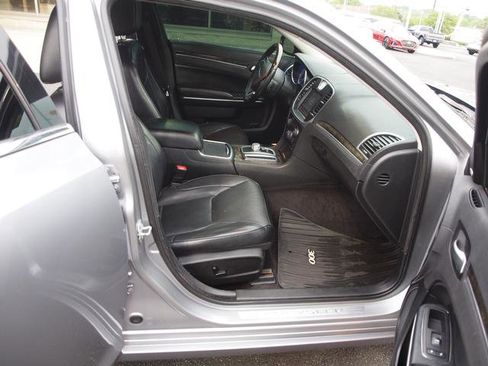 Used 2016 Chrysler 300 C RWD image 6