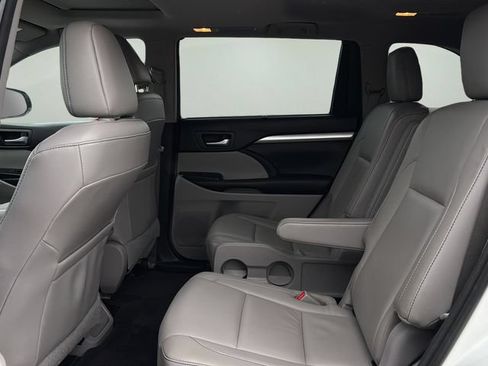 Used 2018 Toyota Highlander XLE FWD image 18
