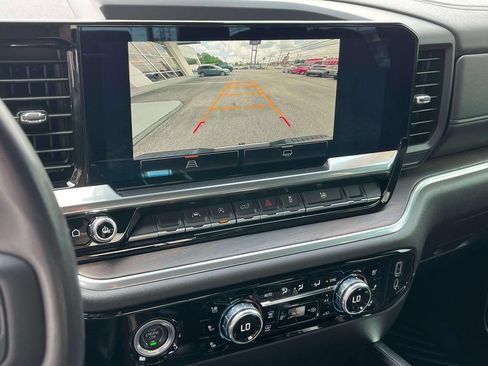 Used 2022 GMC Sierra 1500 SLT w/ SLT Convenience Package AWD/4WD image 32