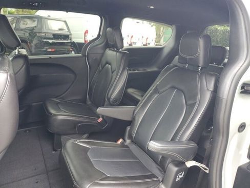 Certified 2023 Chrysler Pacifica Touring-L w/ S Appearance Package FWD image 16