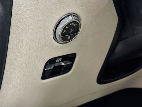 Used 2023 Mercedes-Benz GLC 300 4MATIC image 11