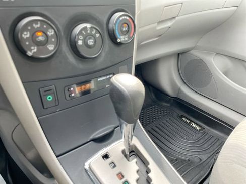 Used 2010 Toyota Corolla LE image 18