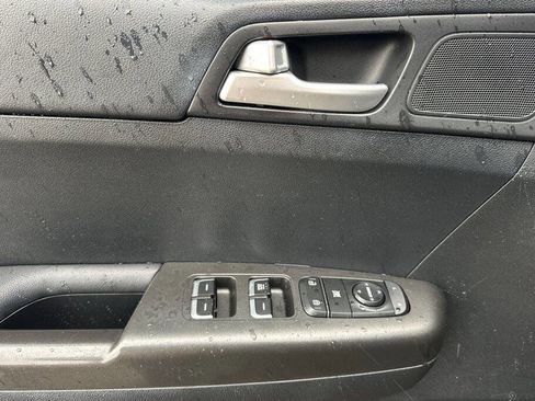 Used 2022 Kia Sportage LX image 11