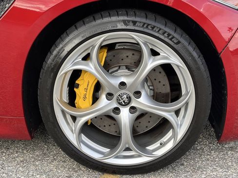 Used 2018 Alfa Romeo Giulia Quadrifoglio w/ Driver Assist Dynamic Package image 27