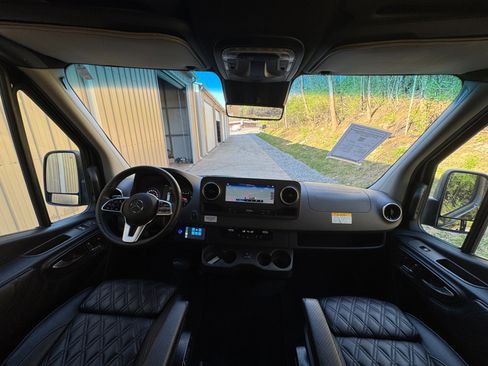 Used 2023 Mercedes-Benz Sprinter 3500 image 47