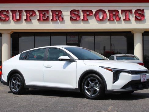 Used 2025 Kia K4 FWD image 1