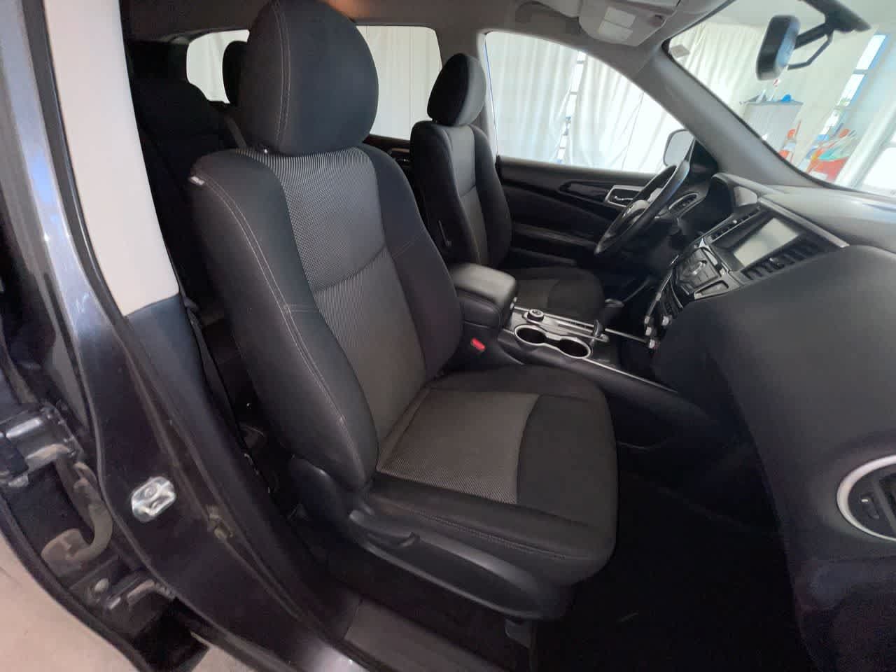 Used 2020 Nissan Pathfinder SV AWD/4WD image 24