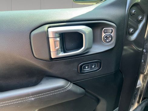 Used 2022 Jeep Wrangler Unlimited Sahara w/ Dual Top Group AWD/4WD image 11