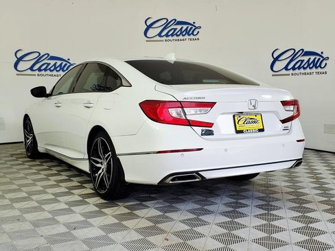 Used 2021 Honda Accord Touring image 2