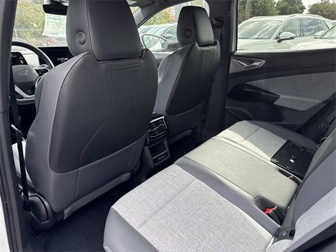 New 2025 Volkswagen ID.4 Pro image 11