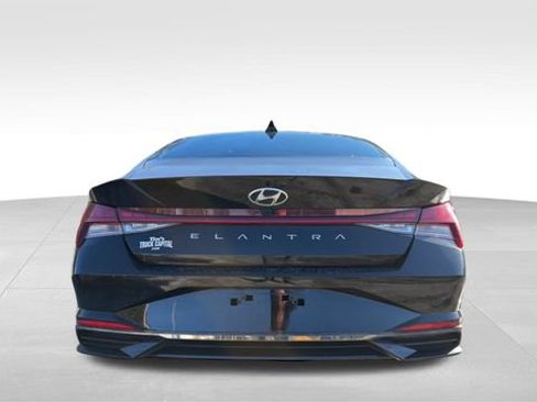 Used 2021 Hyundai Elantra SEL w/ Convenience + Premium Package image 8