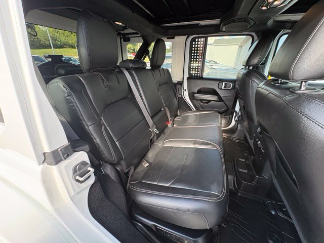 Used 2022 Jeep Wrangler Unlimited Sahara AWD/4WD image 29