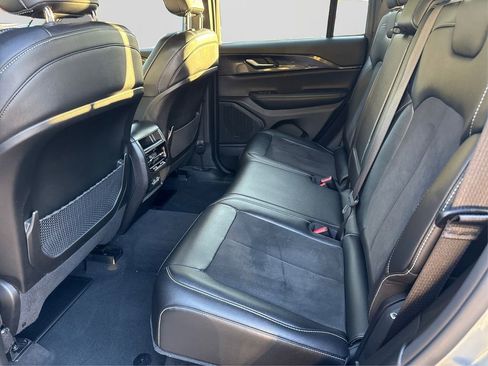 Used 2023 Jeep Grand Cherokee Altitude image 10