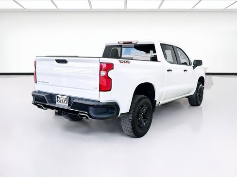 Used 2024 Chevrolet Silverado 1500 LT Trail Boss w/ Convenience Package II AWD/4WD image 4