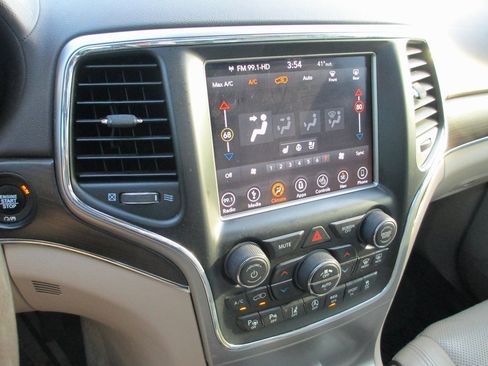 Used 2018 Jeep Grand Cherokee Overland image 25