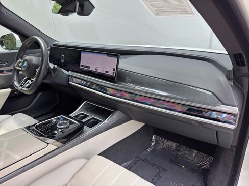 Used 2023 BMW i7 xDrive60 AWD/4WD image 15