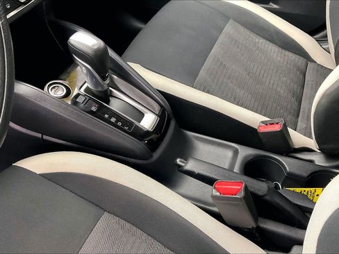 Used 2021 Nissan Versa SV image 16