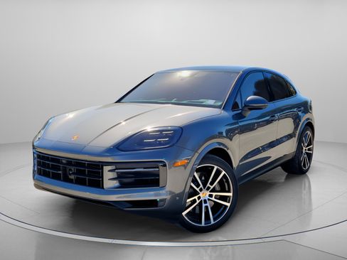 Used 2024 Porsche Cayenne S image 2