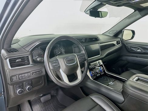 Used 2021 GMC Yukon Denali w/ Denali Premium Package image 9
