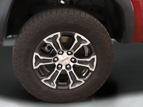 Used 2025 GMC Canyon AT4 w/ Technology Plus Package AWD/4WD image 27
