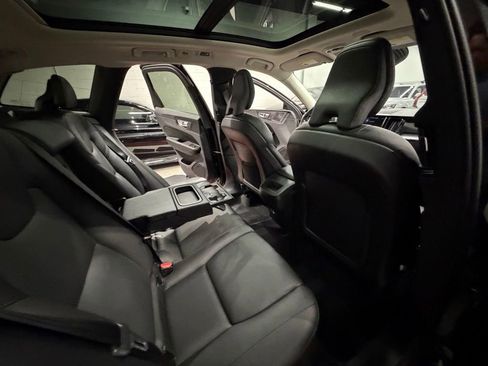 Used 2019 Volvo XC60 T5 Momentum w/ Multimedia Package AWD/4WD image 30