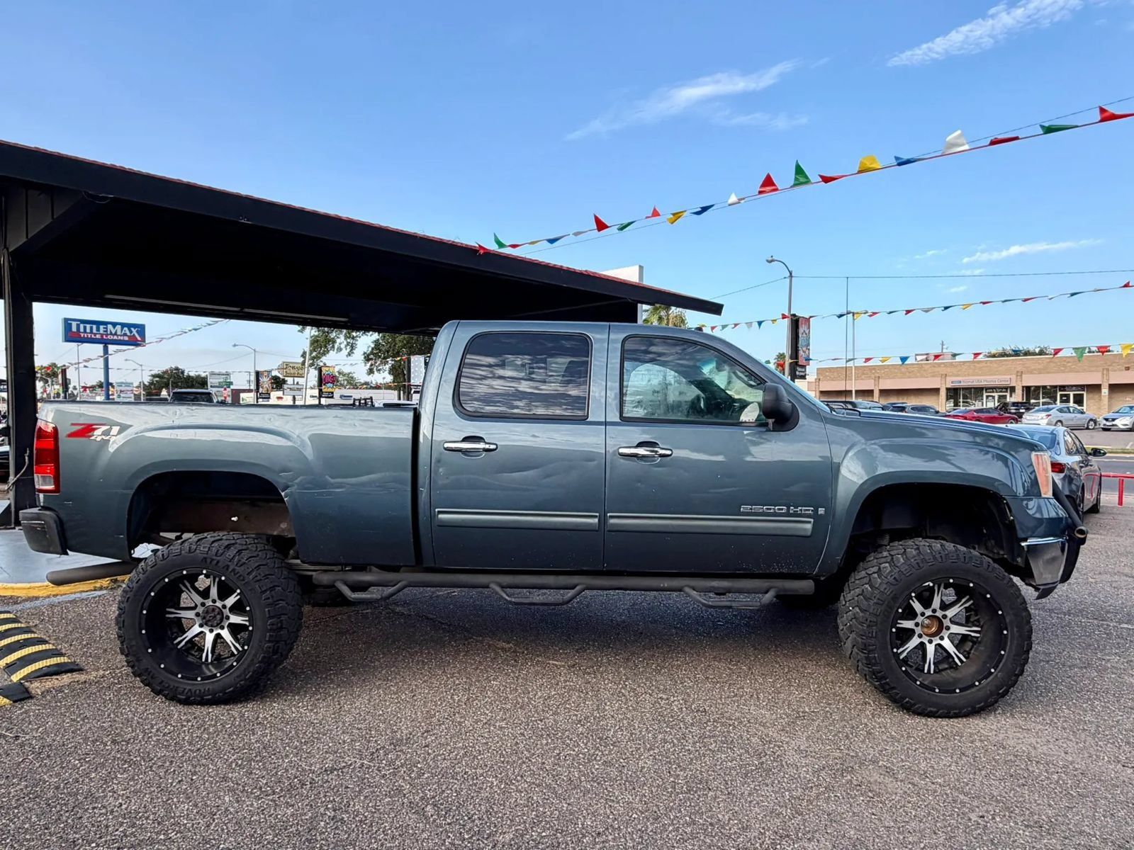 Used 2007 GMC Sierra 2500 SLE w/ Z71 Off-Road Package AWD/4WD image 4