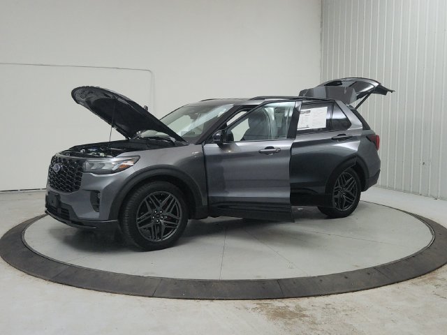 Used 2025 Ford Explorer ST-Line w/ Premium Package RWD image 12