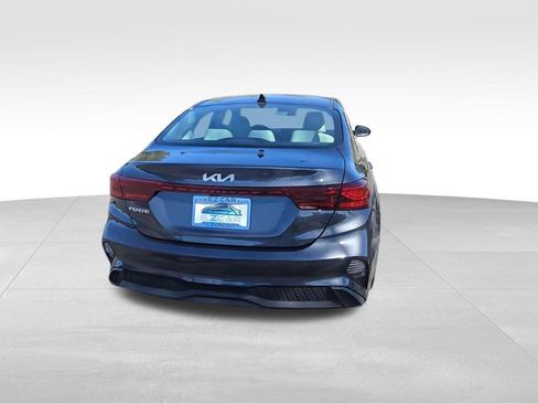 Used 2022 Kia Forte LXS FWD image 8