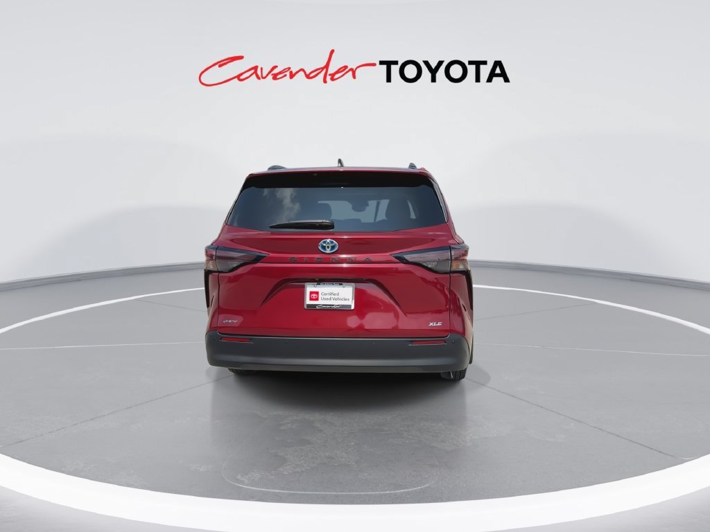 Certified 2025 Toyota Sienna XLE FWD image 7