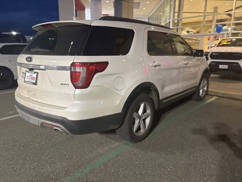 Used 2017 Ford Explorer XLT w/ Equipment Group 202A image 11