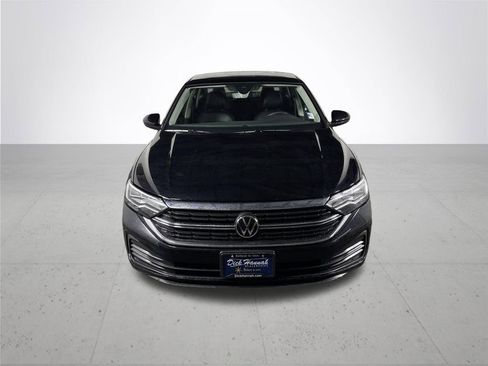 Certified 2024 Volkswagen Jetta SE image 3