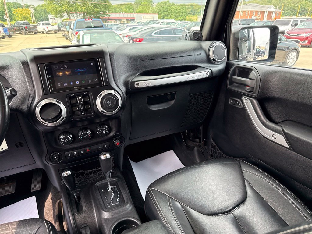 Used 2014 Jeep Wrangler Unlimited Rubicon w/ Connectivity Group AWD/4WD image 9