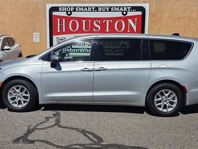 Used 2023 Chrysler Pacifica Touring-L
