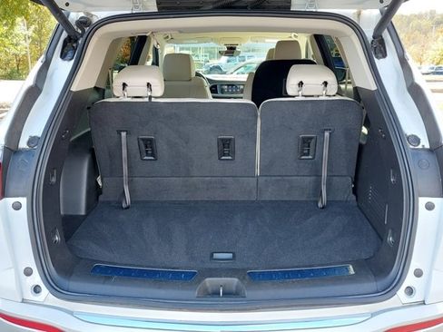 Used 2023 Buick Enclave Essence image 33
