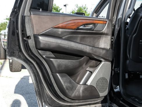 Used 2018 Cadillac Escalade Luxury RWD image 45
