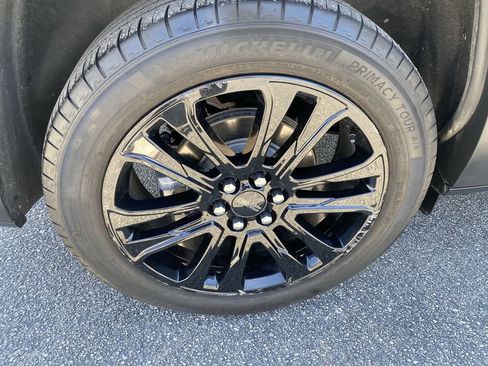 Used 2023 GMC Acadia SLE w/ Driver Convenience Package FWD image 32