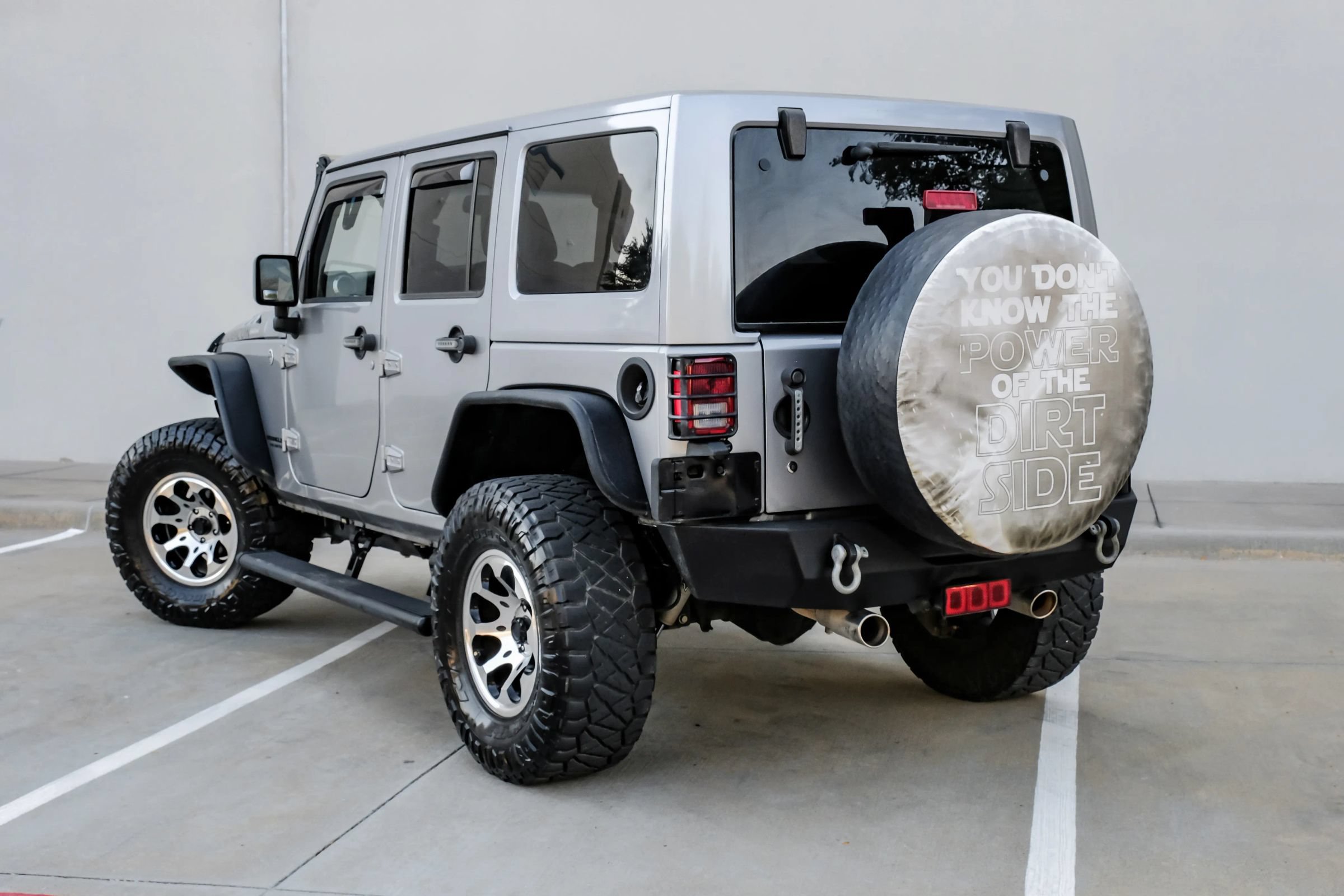 Used 2016 Jeep Wrangler Unlimited Rubicon w/ Connectivity Group AWD/4WD image 13
