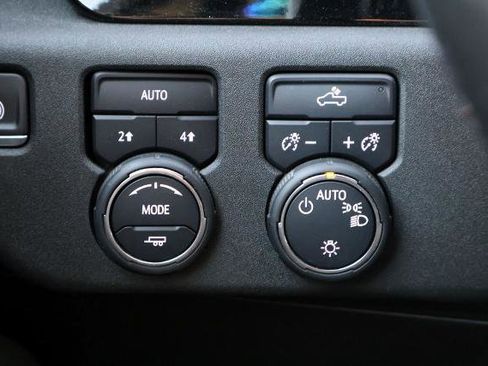 Used 2022 Chevrolet Silverado 1500 LT image 27