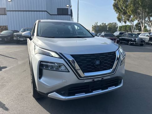 Used 2023 Nissan Rogue SV image 1