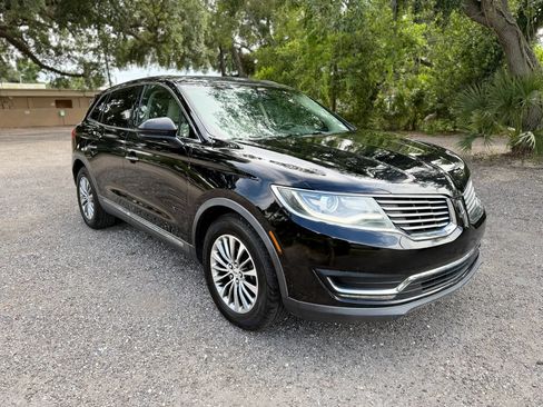 Used 2016 Lincoln MKX Select w/ Select Plus Package AWD/4WD image 3