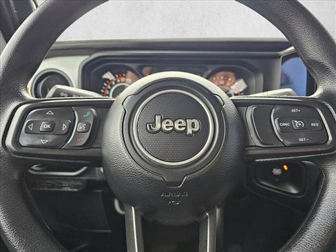 Used 2025 Jeep Gladiator Sport image 21