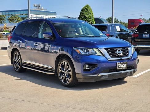 Used 2018 Nissan Pathfinder Platinum FWD image 3