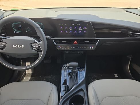 New 2026 Kia Niro EX FWD image 16