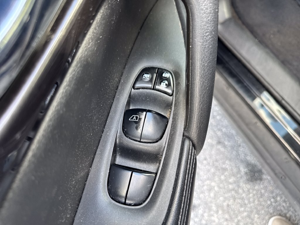 Used 2019 Nissan Rogue SV AWD/4WD image 25
