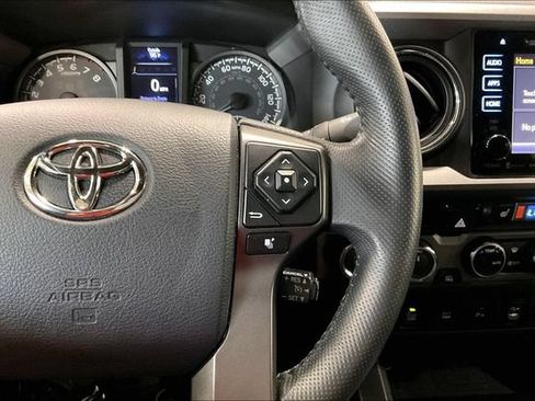 Used 2017 Toyota Tacoma TRD Off-Road AWD/4WD image 21