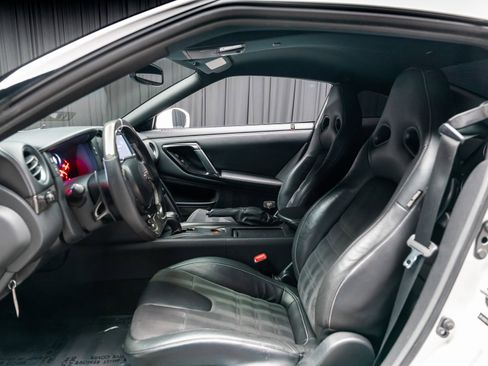 Used 2015 Nissan GT-R Premium image 38