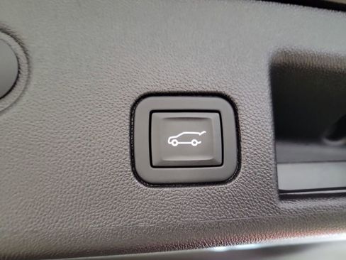 Certified 2023 Chevrolet Equinox Premier AWD/4WD image 21