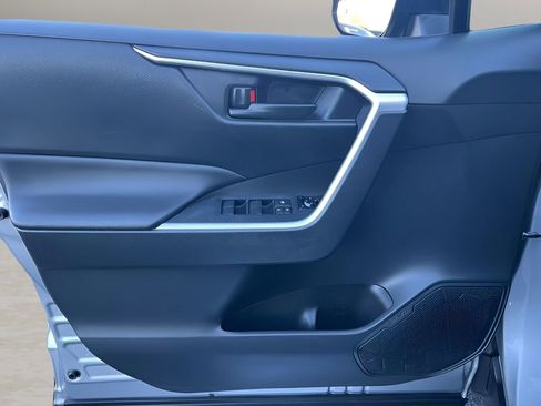 Used 2019 Toyota RAV4 LE image 20